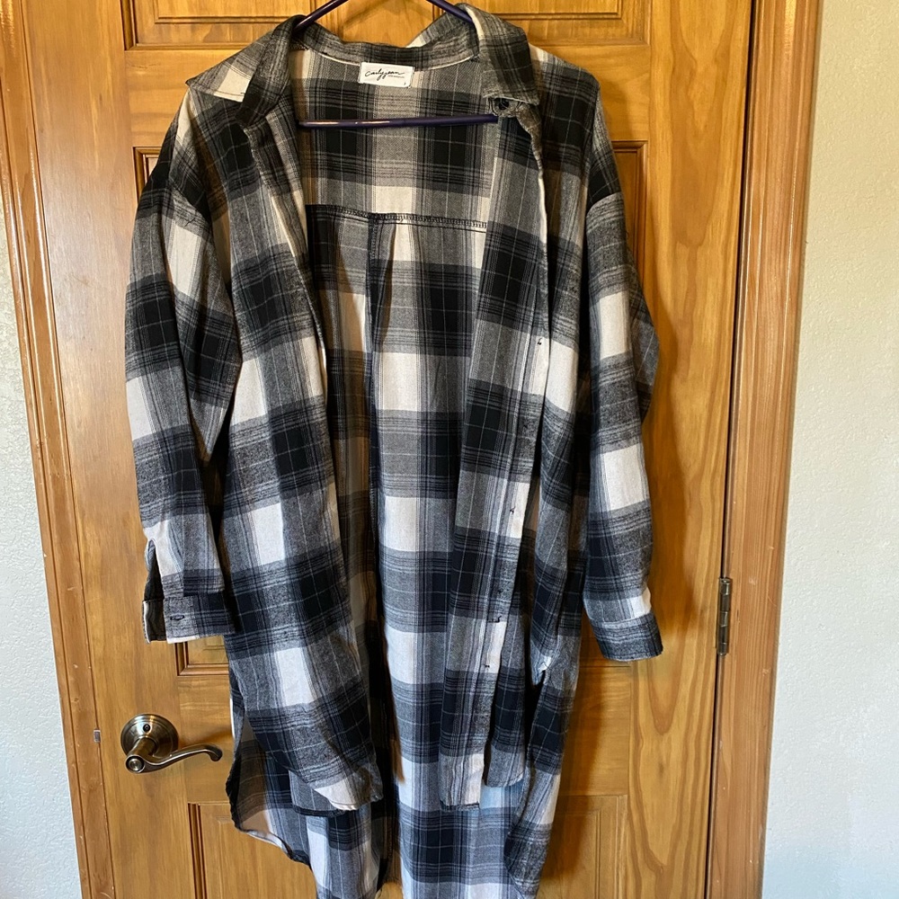 Carly Jean Los Angeles long plaid cardigan. Size small.